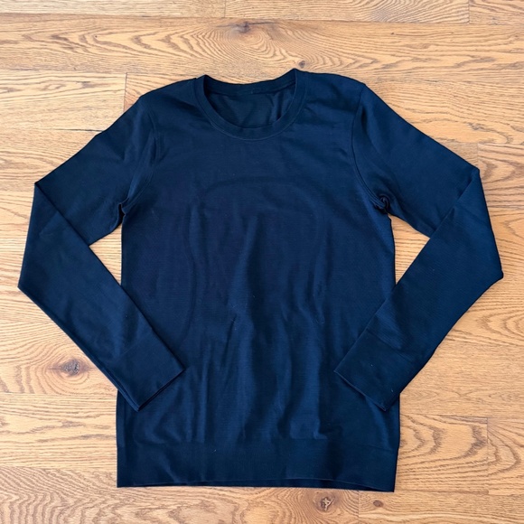 Lululemon Swiftly Relaxed Long-Sleeve Shirt **Hip Length in Black (Size 4) - Picture 2 of 7